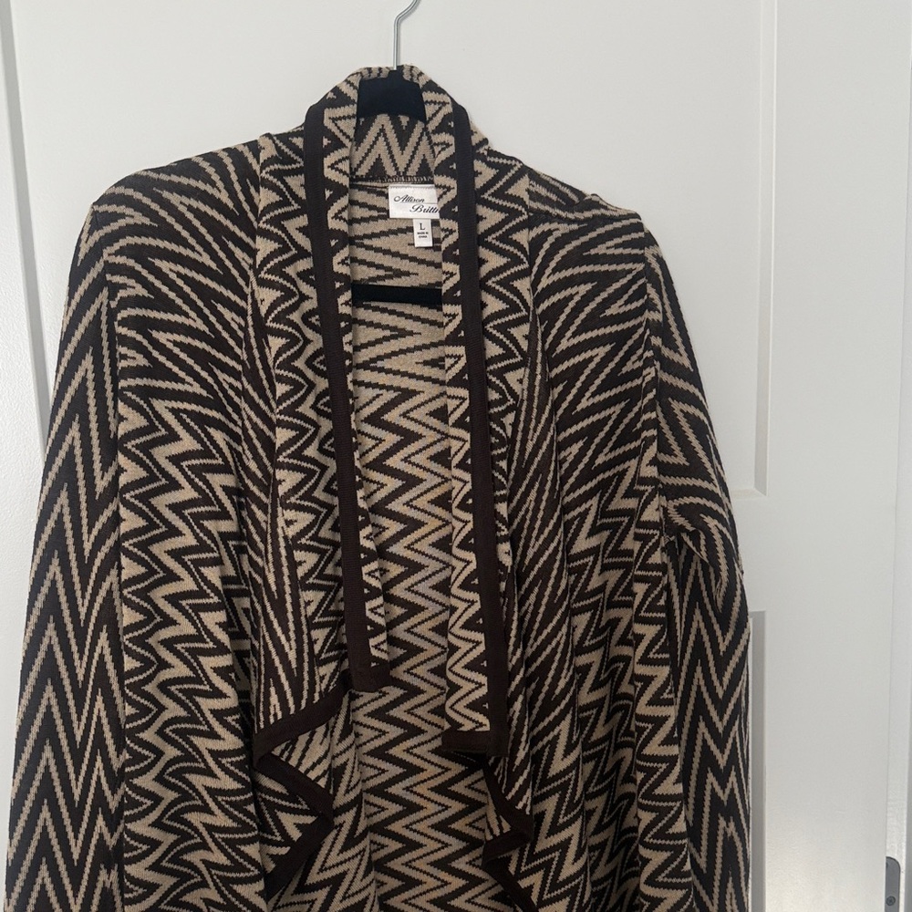 Allison Brittney Black and Tan Zigzag Cape